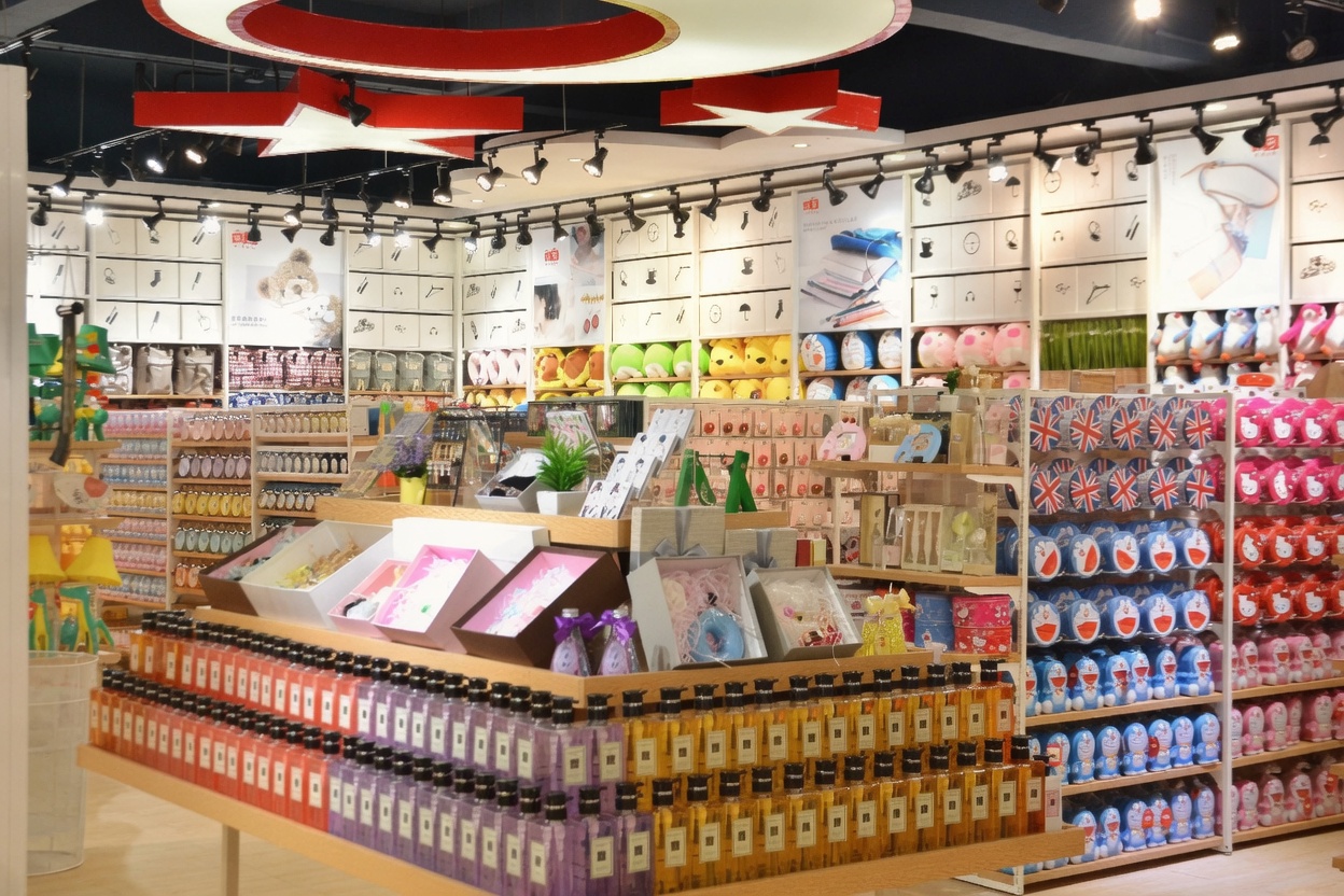Branded merchandise production line — Pantone color-matched apparel, bags, and drinkware samples